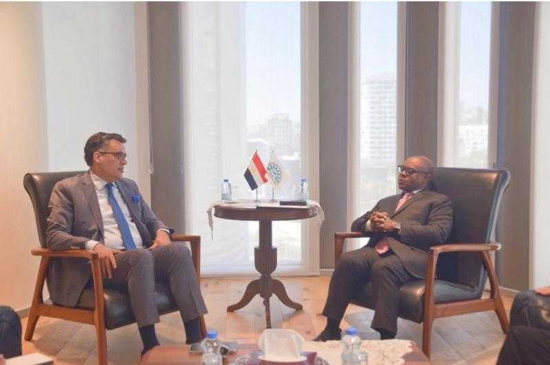 مناقشات حول جدول الأعمال المقترح لاجتماع وزراء التجارة للدول الثماني الإسلامي النامية بمصر
