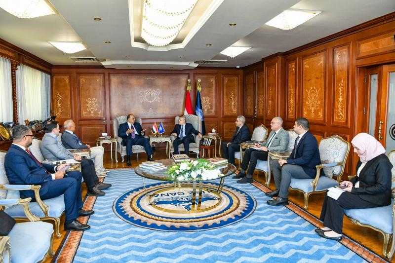 الفريق أسامة ربيع يبحث مع الخط الملاحى التركى زيادة الرحلات عبر قناة السويس