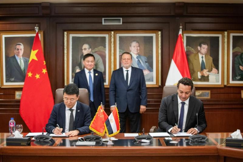 محافظ البنك المركزي المصري يستقبل نظيره الصيني ويشهدان توقيع 3 مذكرات للتعاون المشترك