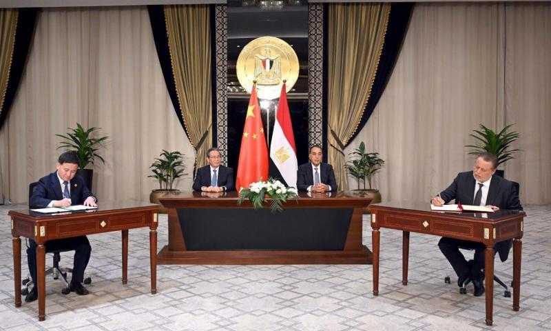 مصر والصين توقعان مذكرة تفاهم لتشجيع استخدام العملات المحلية في تسوية المعاملات المالية والتجارية
