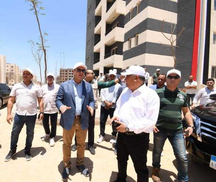 وزير الإسكان يتفقد مشروعي الإسكان الأخضر وديارنا بمدينة السادات