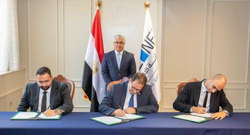 باستثمارات 15 مليون دولار.. توقيع عقد توسعات مشروع لإعادة تدوير البلاستيك بمنطقة السخنة