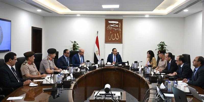 رئيس الوزراء يتابع الإجراءات التنفيذية لمشروع ”مبنى 4” بمطار القاهرة