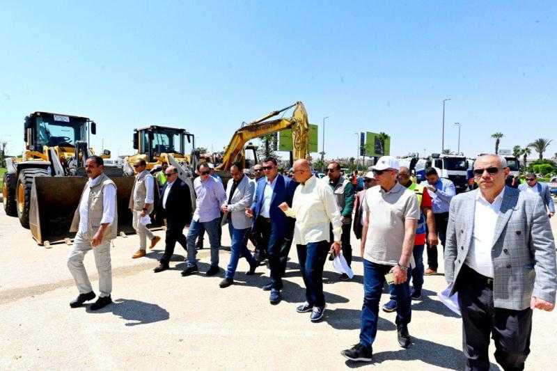 وزير الإسكان يتفقد أعمال تطوير محور ٢٦ يوليو بـ 6 أكتوبر والشيخ زايد