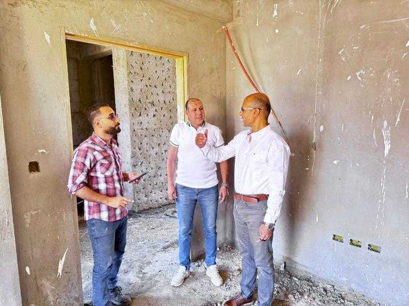 رئيس جهاز مدينة القاهرة الجديدة يتفقد مشروعات الإسكان وتطوير الطرق