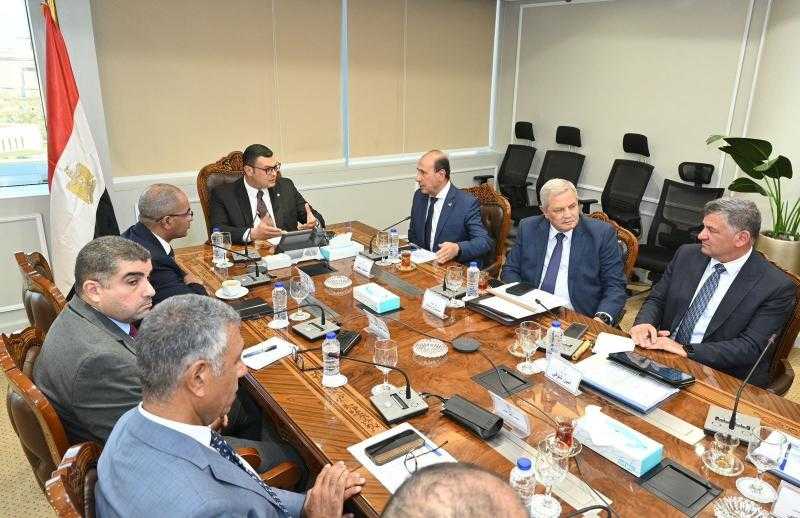 وزير الإسكان يتابع المشروعات الجاري تنفيذها ضمن المبادرة الرئاسية ”حياة كريمة”