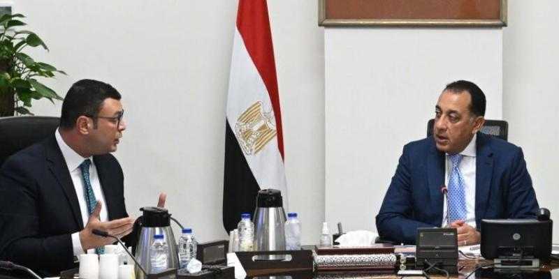 رئيس الوزراء يتابع موقف تقنين الأراضى المضافة لعدد من المدن الجديدة