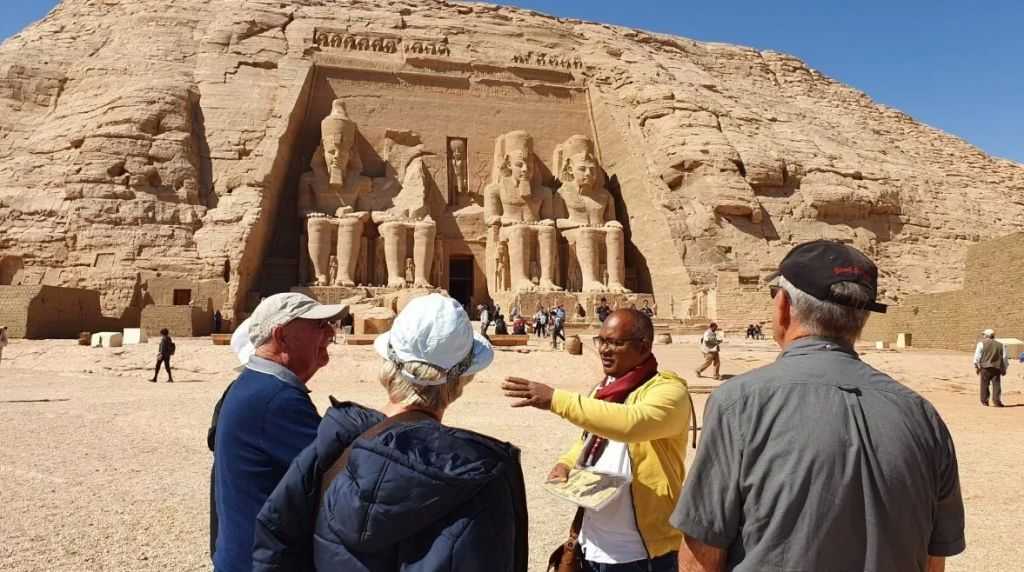 البنك المركزي: ارتفاع الإيرادات السياحية إلى 14.4 مليار دولار خلال 9 أشهر