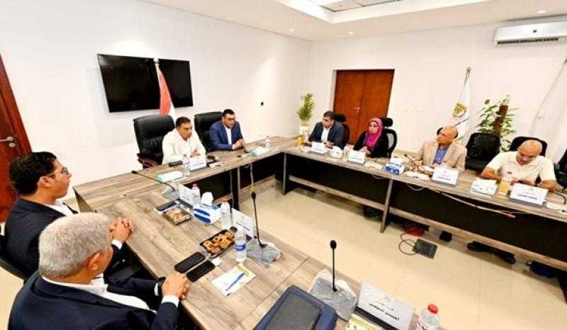 وزير الإسكان ومحافظ الدقهلية يتابعان سير العمل بمنظومتى مياه الشرب والصرف