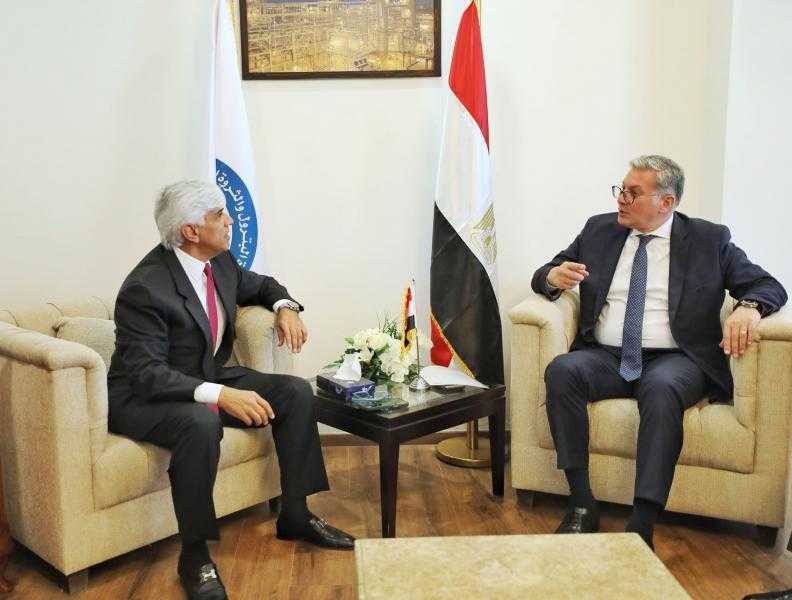 وزير البترول يلتقى رئيس الشركة العالمية لصناعة المواسير