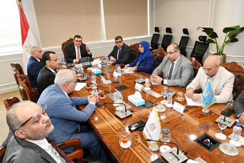 وزير الإسكان يتابع موقف المبيعات والتسويق للمشروعات بعدد من المدن