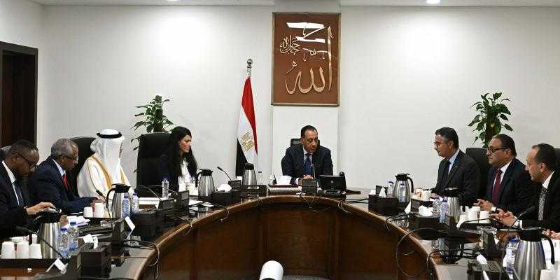 رئيس الوزراء: نقدر التسهيلات المقدمة من ”الإسلامية لتمويل التجارة” لشراء الحبوب والمنتجات البترولية