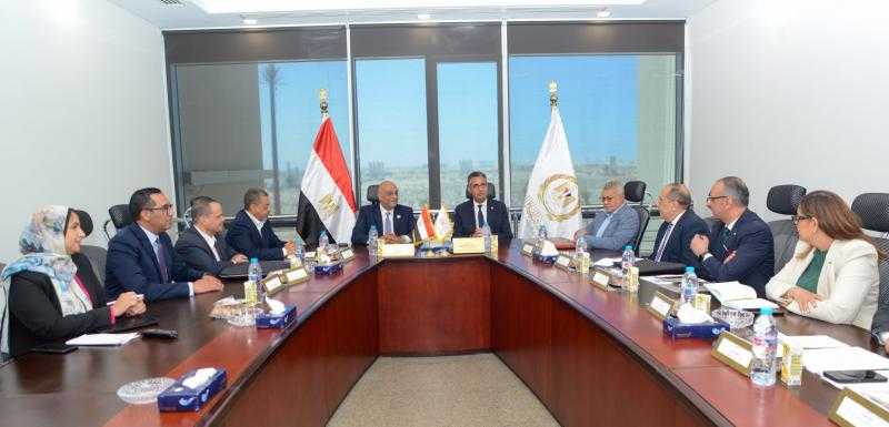 وزير التموين يبحث مع ”تنمية المشروعات” تطوير منافذ تجارة التجزئة التابعة للوزارة