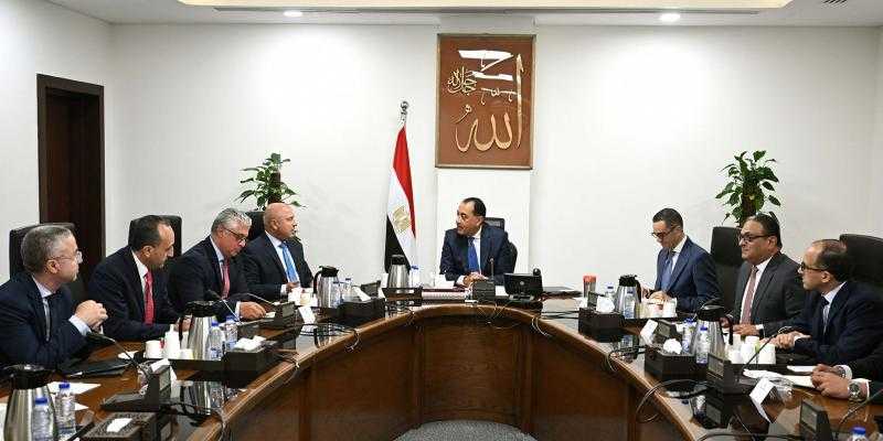 رئيس الوزراء يكلف بسرعة إعداد تصور متكامل لجذب أحد أكبر مصنعي السيارات الكهربائية