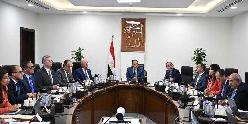 رئيس الوزراء يناقش الفرص الاستثمارية الجاري التفاوض بشأنها مع عدد من دول الخليج