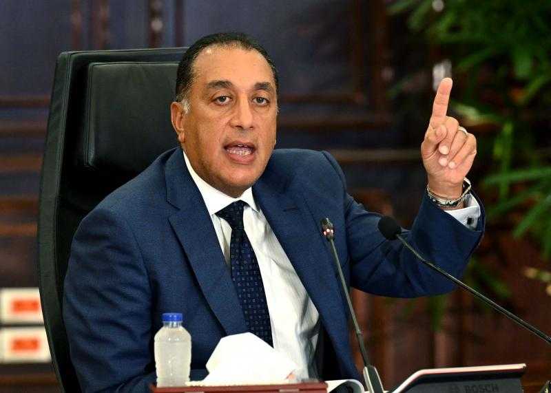 رئيس الوزراء يستعرض مشروعًا لاستغلال مواقع خام الرمال الكاولينية