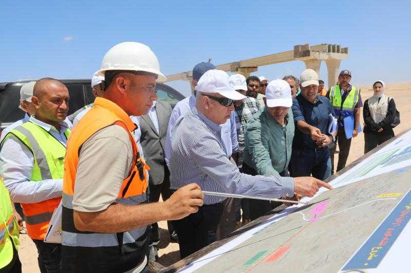 وزير النقل يتفقد تنفيذ مشروع الخط الأول من شبكة القطار الكهربائي السريع| صور