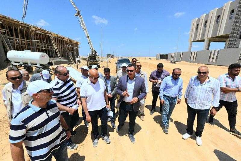 وزير الإسكان يتابع تنفيذ المرافق للأراضي الصناعية ببرج العرب الجديدة