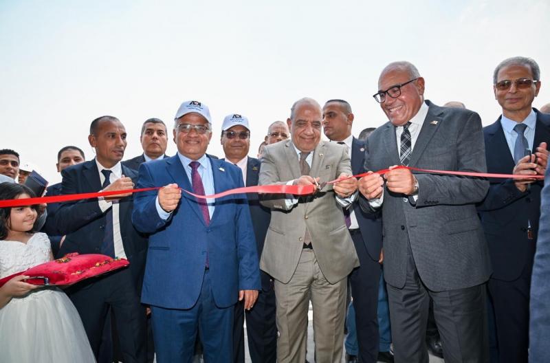 وزير الكهرباء ورئيس الهيئة العربية للتصنيع يفتتحان خط إنتاج أبراج الجهد العالي والفائق بمصنع الطائرات