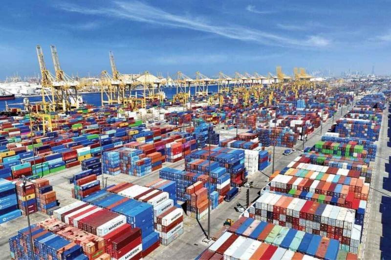 195 مليار درهم تجارة أبوظبي الخارجية غير النفطية خلال النصف الأول من عام 2025