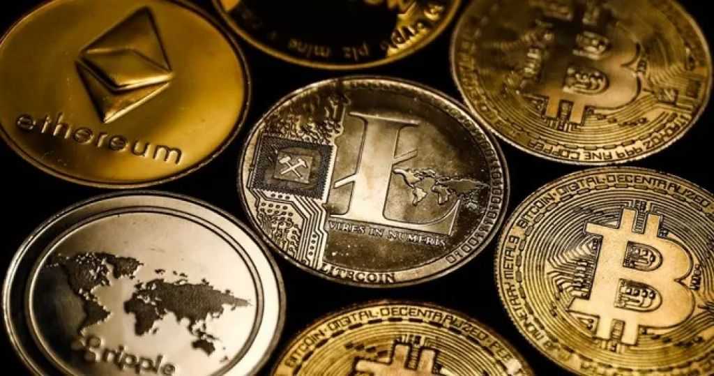 البيتكوين تتراجع بنحو 2% مع ابتعاد المستثمرين عن الأصول الخطرة