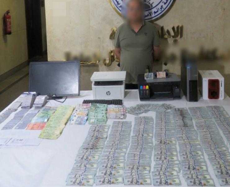 ضبط أجنبي للاتجار في العملة خارج نطاق السوق المصرفي بأسلوب ”المقاصة”