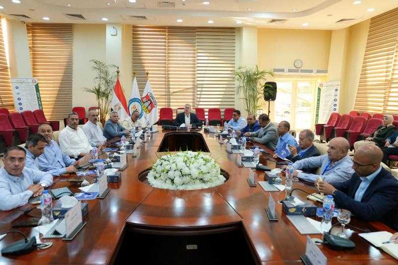 ”البترول” تستهدف رفع التخزين والتداول بميناء الحمراء إلى 20 مليون برميل خام و400 ألف طن منتجات بترولية