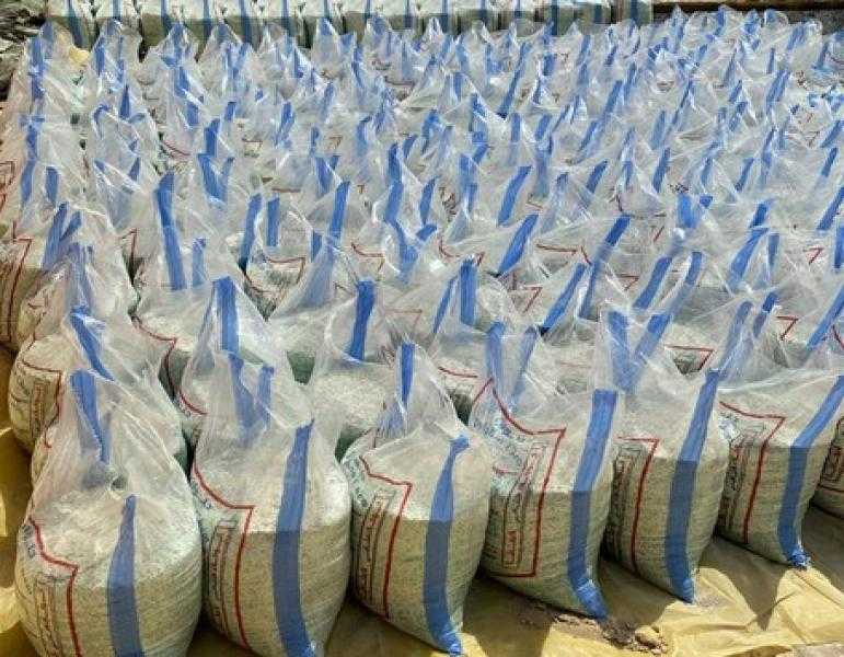 ضبط مصنع لإنتاج الأسمدة والمخصبات الزراعية المغشوشة بالجيزة