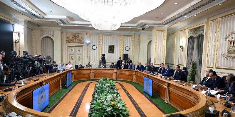 تضم التضخم والاحتياطي النقدي.. رئيس الوزراء يستعرض المؤشرات الاقتصادية الإيجابية