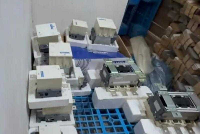 شرطة التموين تضبط مصنعين ومخزن للأدوات الكهربائية والأسلاك المقلدة