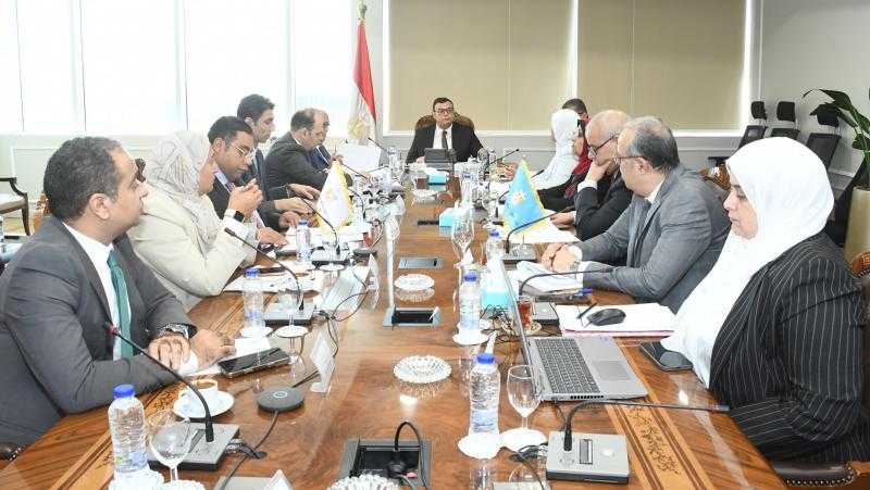 وزير الإسكان يناقش شروط وإجراءات تلقى طلبات تخصيص الوحدات البديلة للمستأجرين