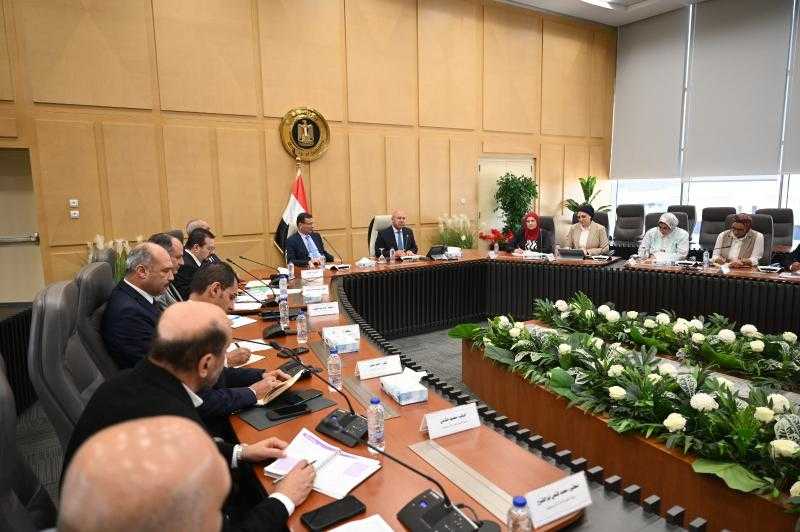 وزيرا الصناعة والزراعة يبحثان توطين صناعات الكتان والتوسع في إنتاج الزبيب