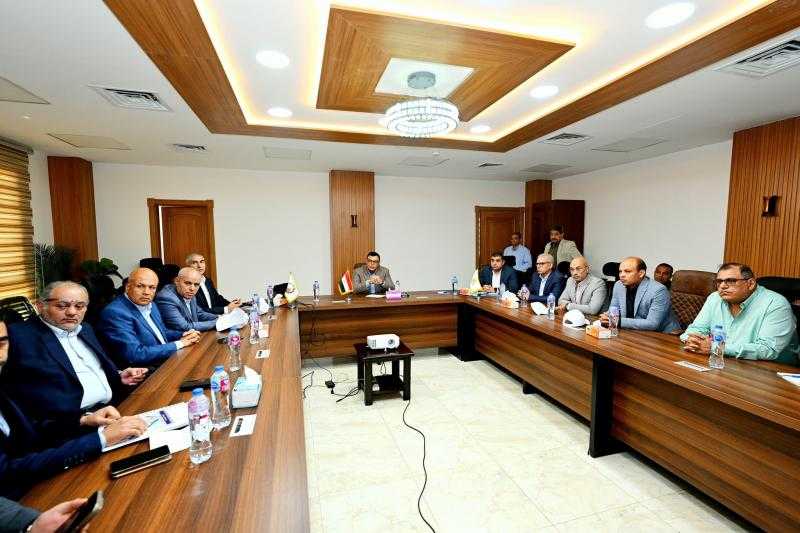 وزير الإسكان يتابع مستجدات تقنين الأراضي بمدينتي العبور الجديدة والشروق