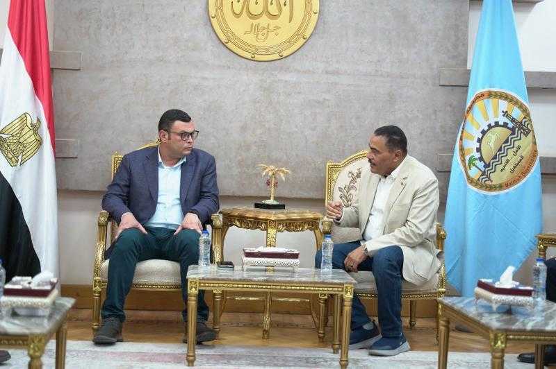 وزير الإسكان يصل إلى مطروح لتفقد عدد من المشروعات التنموية والخدمية