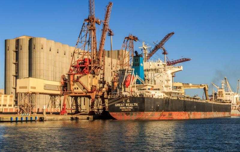 ميناء دمياط يستقبل 27.5 ألف طن من القمح الأوكراني لصالح القطاع العام