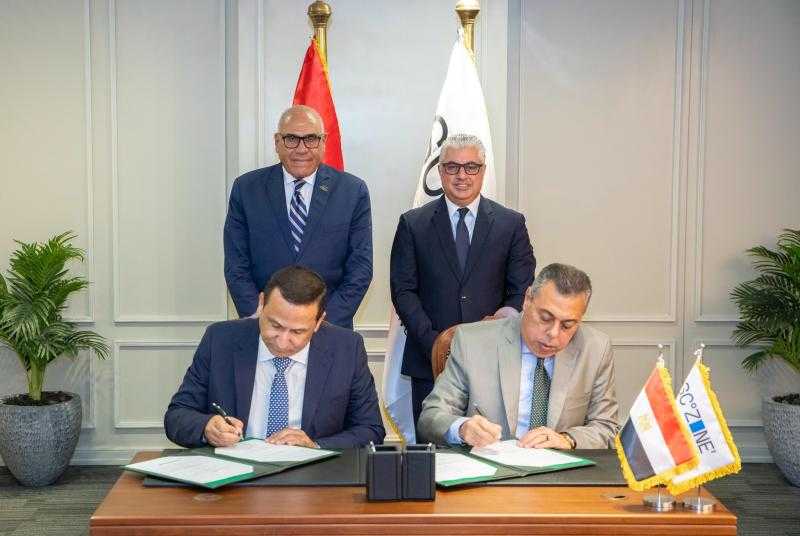 توقيع عقدين لإقامة منطقتين بالقنطرة غرب والسخنة لتخزين ومناولة وإصلاح الحاويات