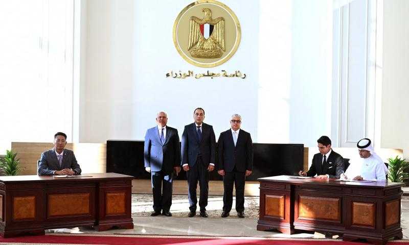 باستثمارات 220 مليون دولار.. إقامة مجمع صناعي لإنتاج الخلايا والألواح الشمسية وتخزين الطاقة بـ ”اقتصادية قناة السويس”