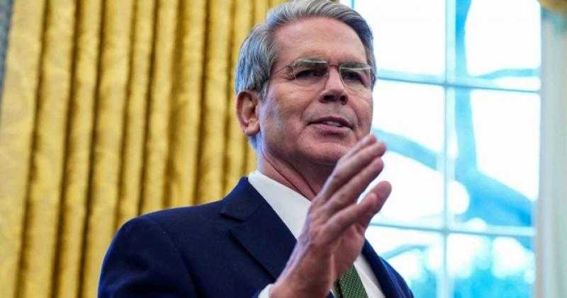 بيسنت يتوقع انخفاض عجز الموازنة الأمريكية في عام 2025