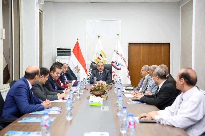وزير قطاع الأعمال العام يوجه برفع كفاءة البنية التكنولوجية والتحتية لمركز المعلومات