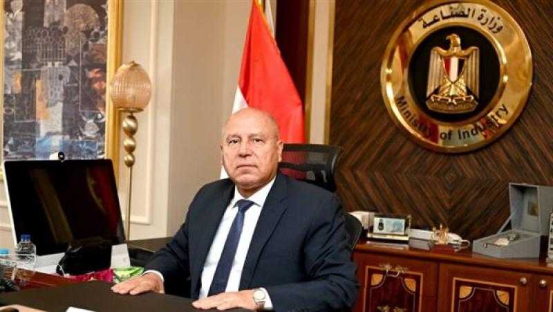 وزير الصناعة يصدر قرارًا حزمة جديدة من المهل والتيسيرات المخصصة للمشروعات الصناعية المتعثرة| إنفوجراف