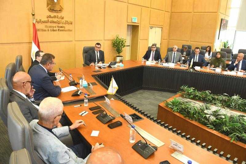وزير الإسكان يُناقش مع المطورين العقاريين إجراءات تطبيق علاوة التحسين بالأراضي الواقعة بطريق ”القاهرة / الإسكندرية” الصحراوي