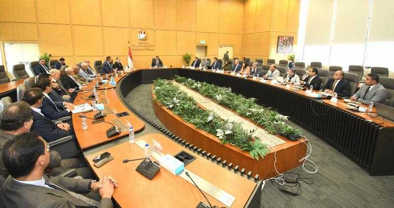 وزير الإسكان يناقش مع المطورين العقاريين استراتيجية العمران الأخضر ومنصة تصدير العقار