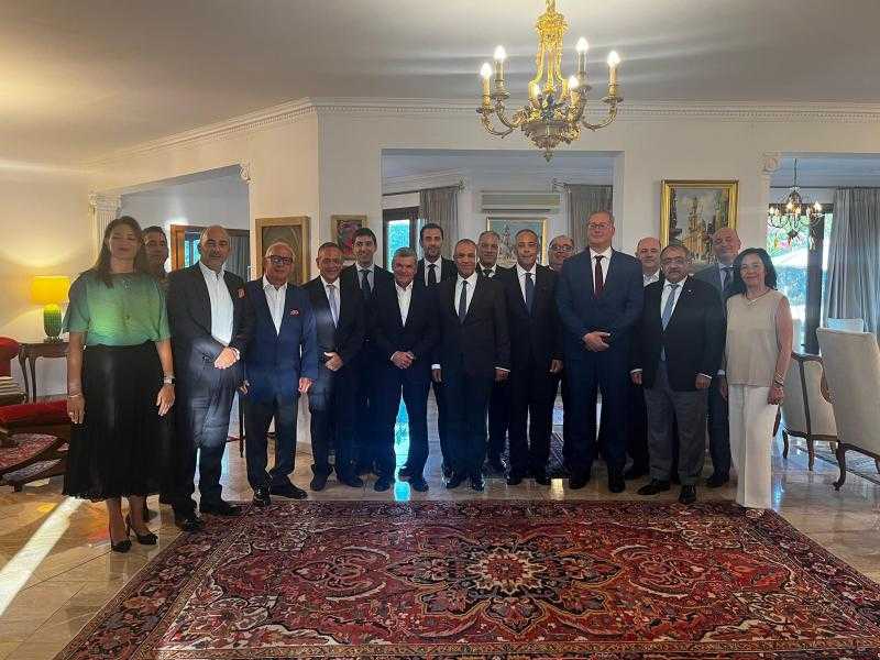وزيرا الخارجية والبترول يلتقيان مع عدد من رجال الأعمال بقبرص