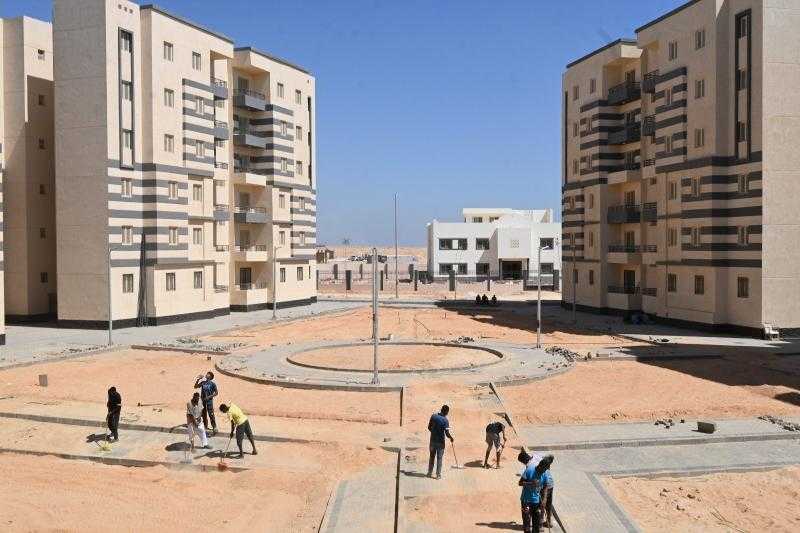 وزير الإسكان: جار تنفيذ ٦٩٩٤ وحدة سكنية بالعاشر من رمضان