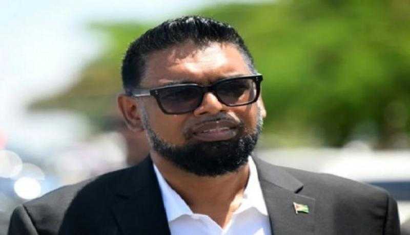 رئيس غويانا يريد تسريع الإنتاج النفطي بعد فوزه بولاية ثانية