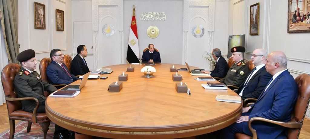 الرئيس السيسي يُوجه بدراسة تطوير مراكز البيانات وخدمات الحوسبة السحابية وتصنيع أجهزة الاتصالات محليًا