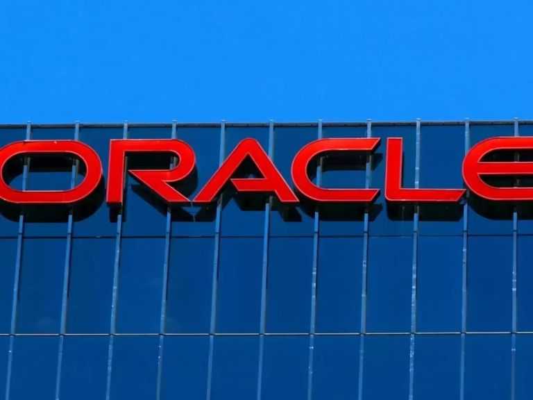 انخفاض سهم أوراكل 4.5% في ظل المخاوف بشأن الإنفاق على الذكاء الاصطناعي