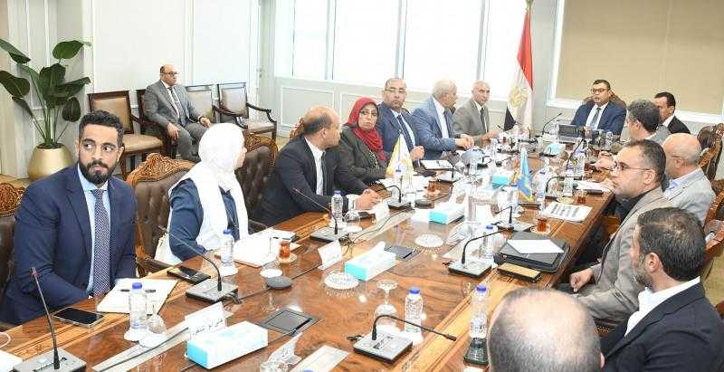 وزير الإسكان يبحث عددًا من الفرص الاستثمارية بالمدن الجديدة ومنطقة ماسبيرو