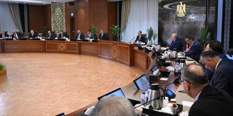 رئيس الوزراء: مستحقات الشركاء الأجانب في قطاع البترول انخفضت إلى النصف