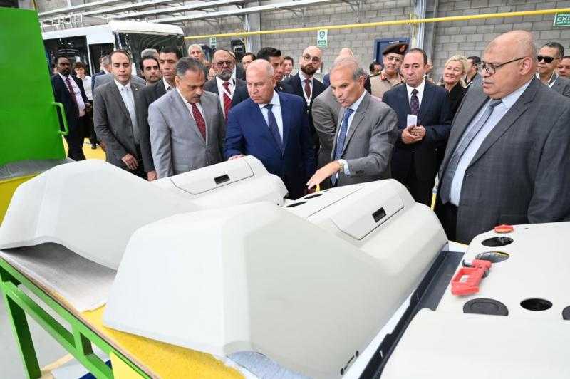 وزير الصناعة يوجه بدراسة آليات التوسع في عدد المصانع المنتجة لزجاج السيارات
